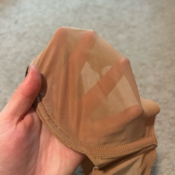 SKIMS unlined balconette bra size 36C - Picture 4 of 4